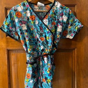 Halloween rare cute scrub top with pockets